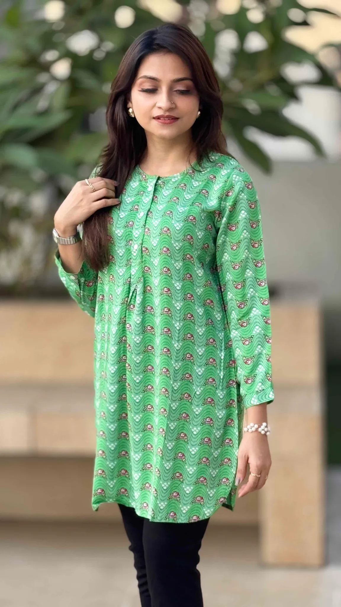 Tia sort kurti