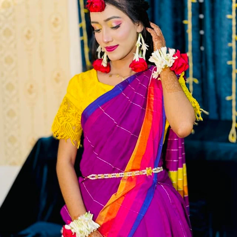 চুমকি রংধনু শাড়ি।