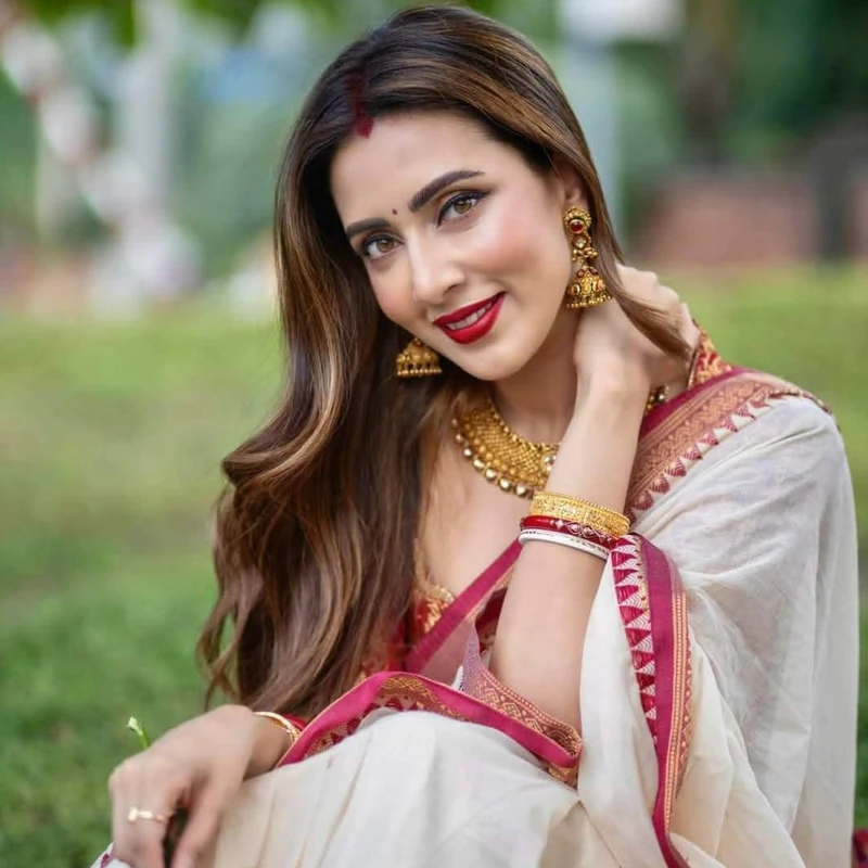 আড়ং কটন নকশী পাইর শাড়ি(ব্লাউজসহ) - Thumbnail 3