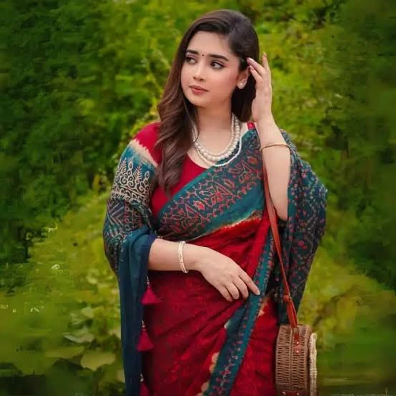 ইকাত স্টাইল সিল্ক শাড়ি