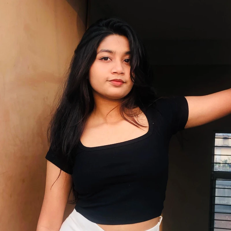 Half Sleeve Square Neck Crop Tops In Black