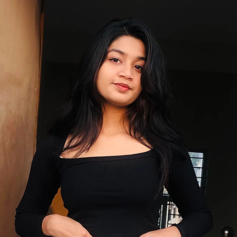 Full Sleeve Square Neck Crop Tops In Black