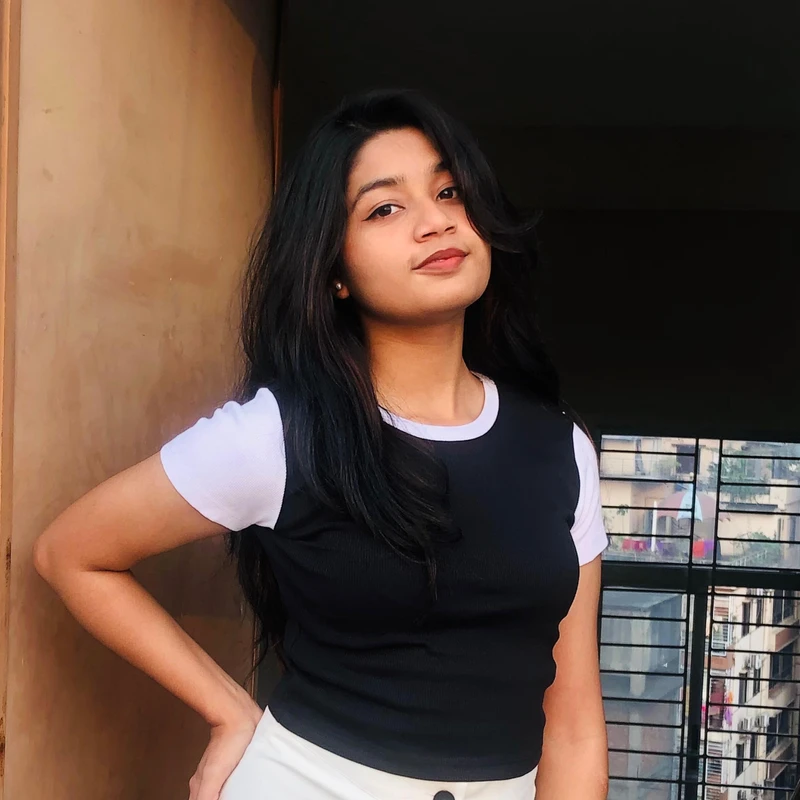 Basic Crop Tops in Black & White ( Mixed )