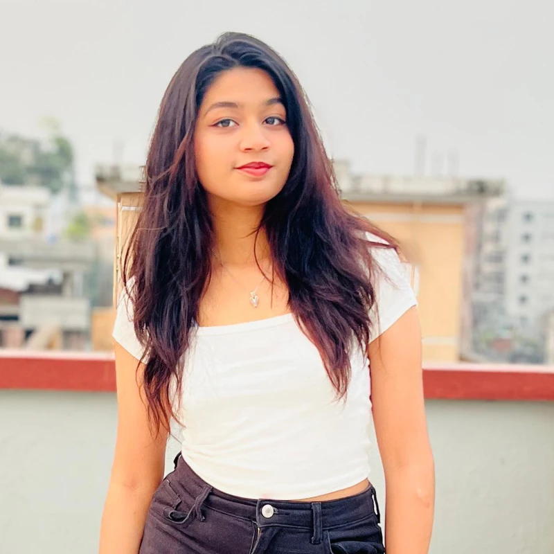 Half Sleeve Square Neck Crop Tops In White