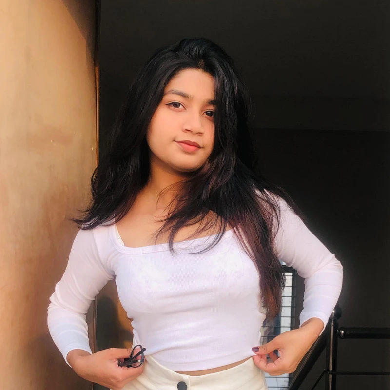 Full Sleeve Square Neck Crop Tops In White