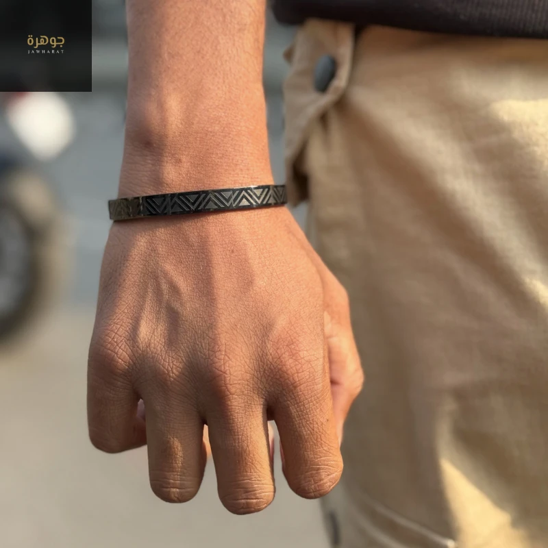 Valor Cuff Bracelet (Black)