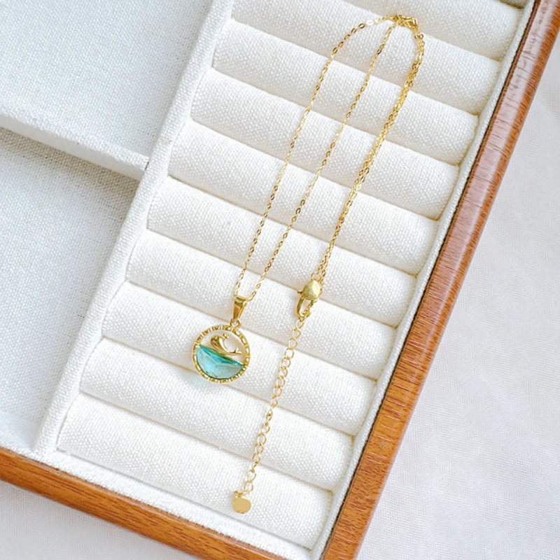 Little whale Pandant