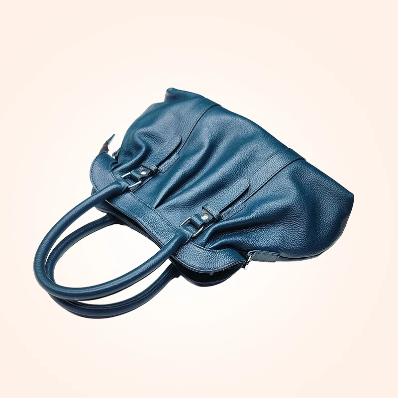 ELEGANT LEATHER SHOULDER BAG