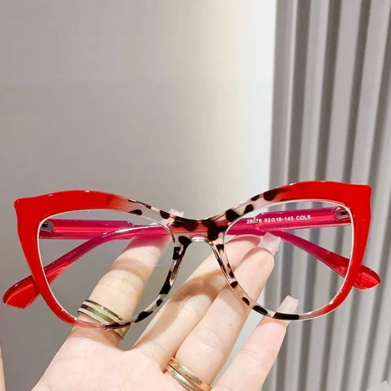 Shivering Red - Image 3