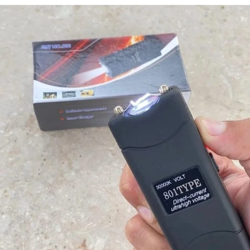 30,000K Volts Powerful flashlight with shok gun - Image 3