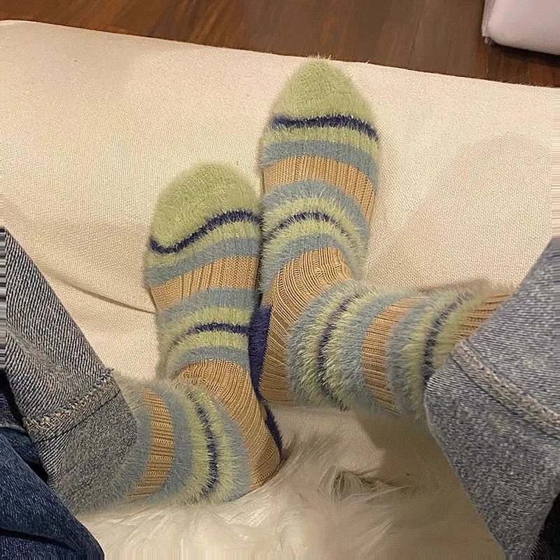 Thick lines Korean version of color matching contras ins furry socks - Thumbnail 3