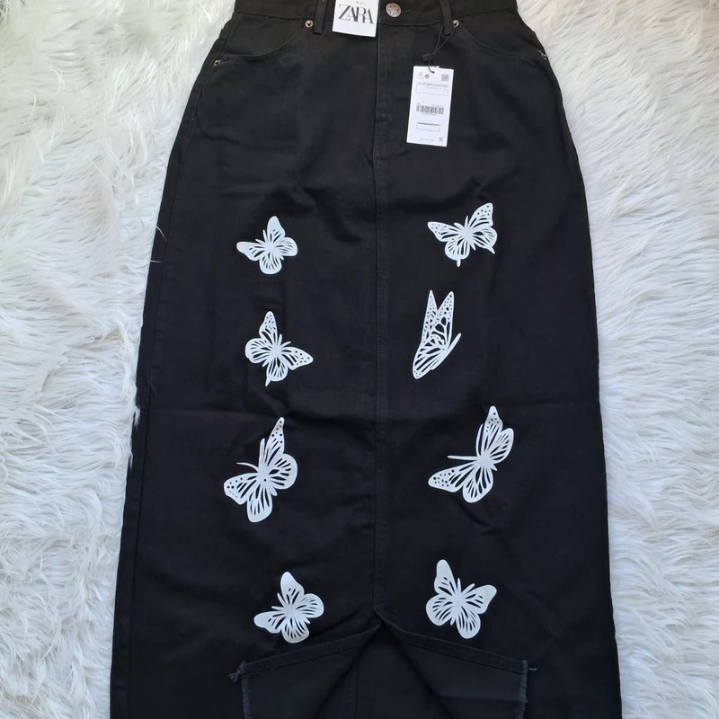 Black butterfly printed slited skirt