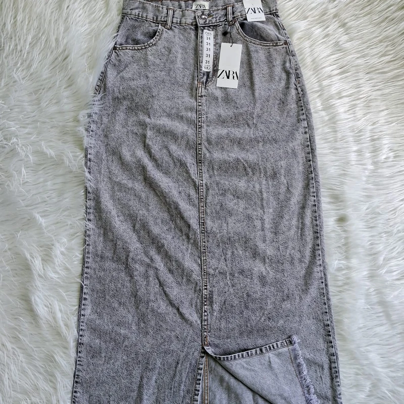 Gray slited skirt