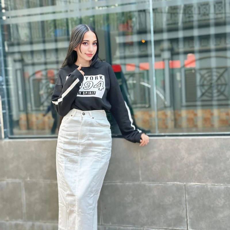 Off white and white mix slited skirt