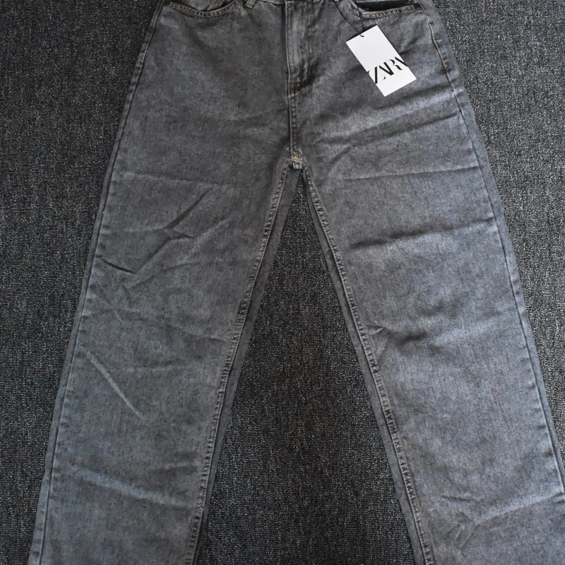 Acid wash baggy jeans