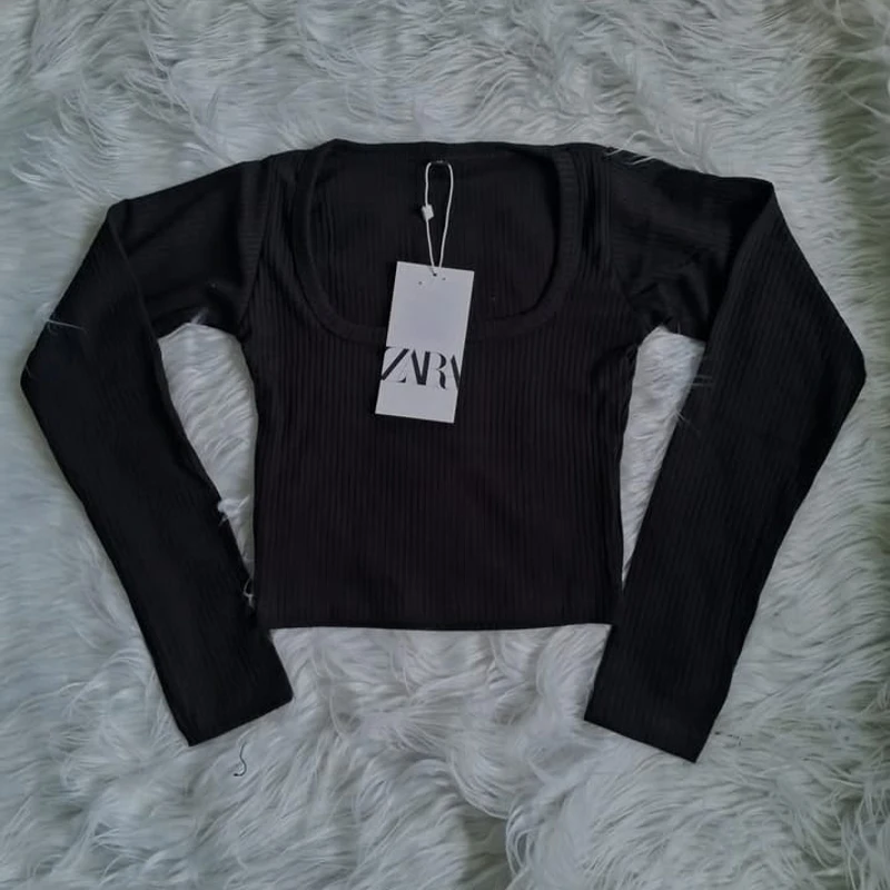 Black full sleeve square neck crop tops