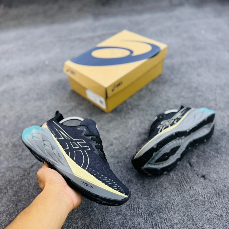 Asics NOVABLAST 4