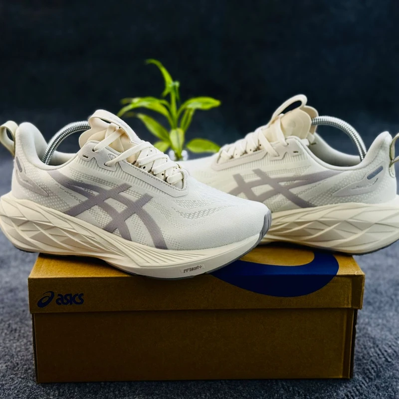 Asics NOVABLAST 4