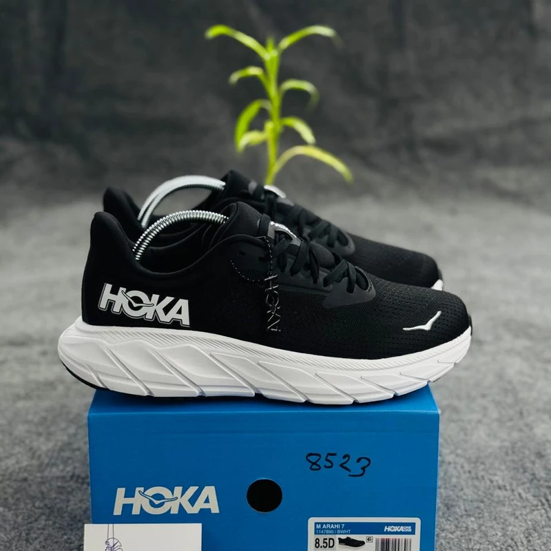 HOKA ARAHI 7