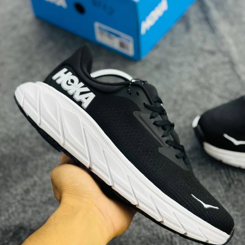 HOKA ARAHI 7