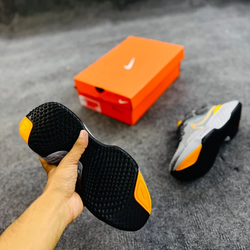 Nike ZoomX Invincible Run Flyknit 2 - Image 4