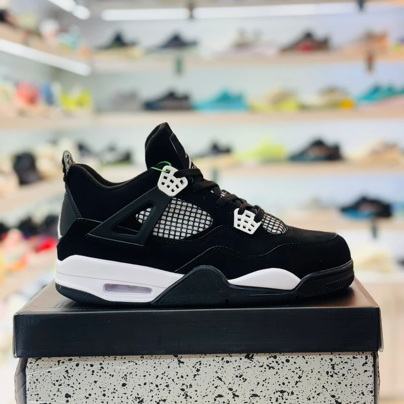 Jordan 4 Retro Oreo panda