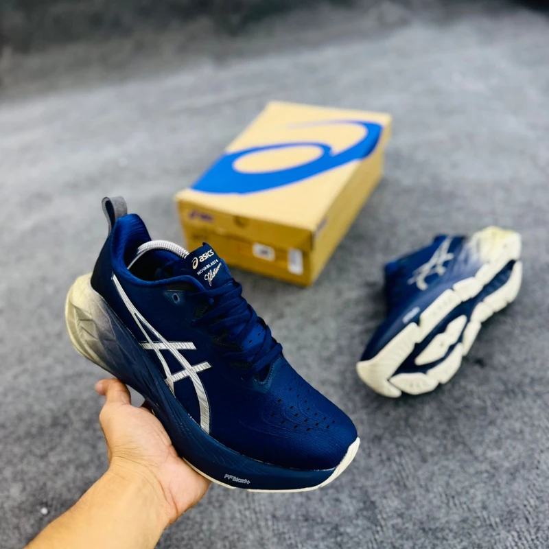 Asics NOVABLAST 4