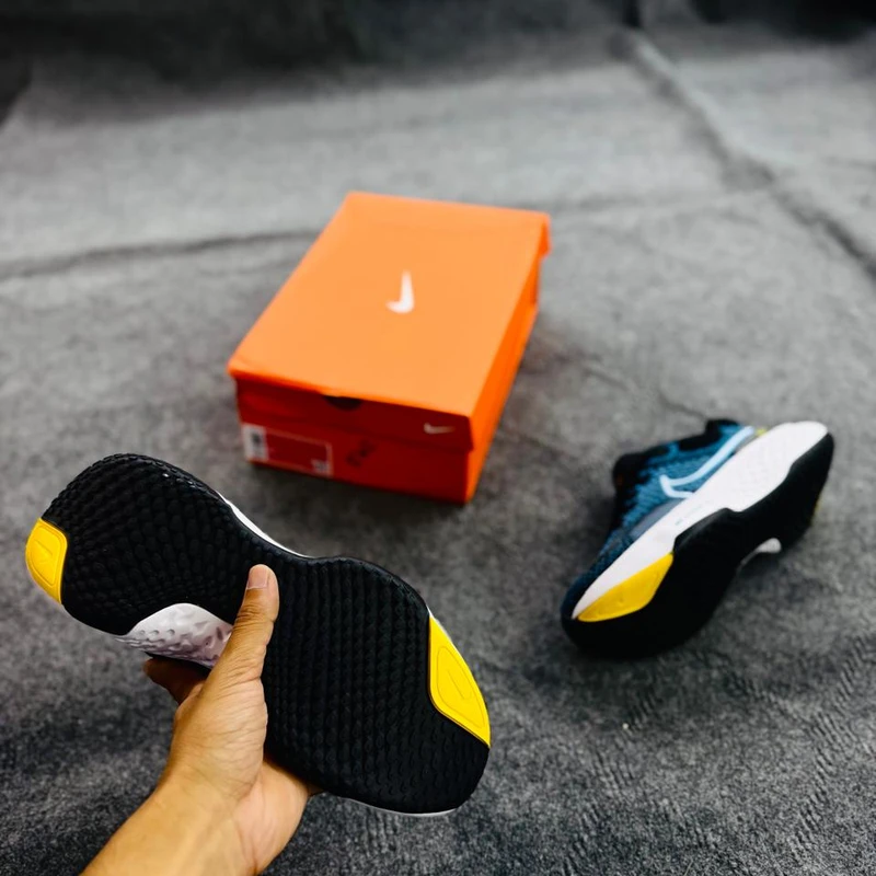 Nike ZoomX Invincible Run Flyknit 2 - Image 4