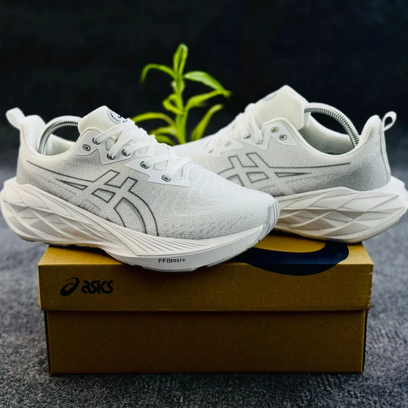 Asics NOVABLAST 4