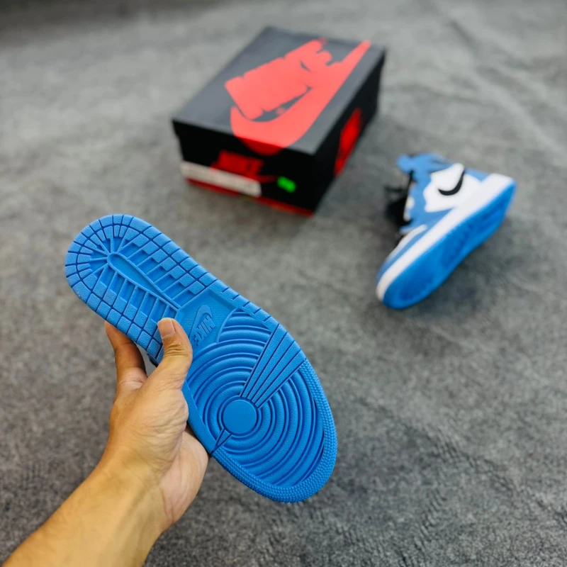 Jordan 1 Retro High OG University Blue - Image 3