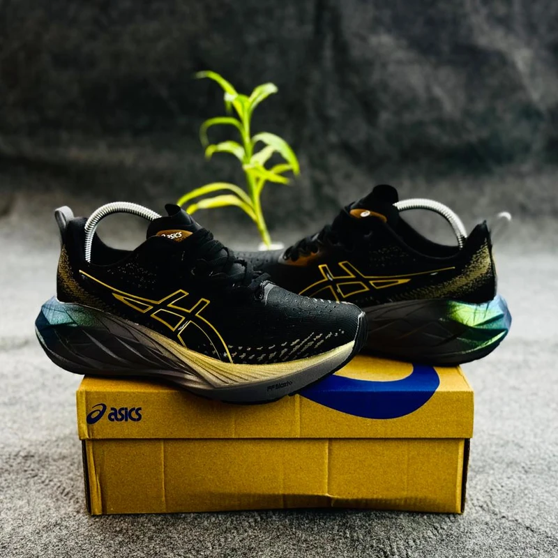 Asics NOVABLAST- 4