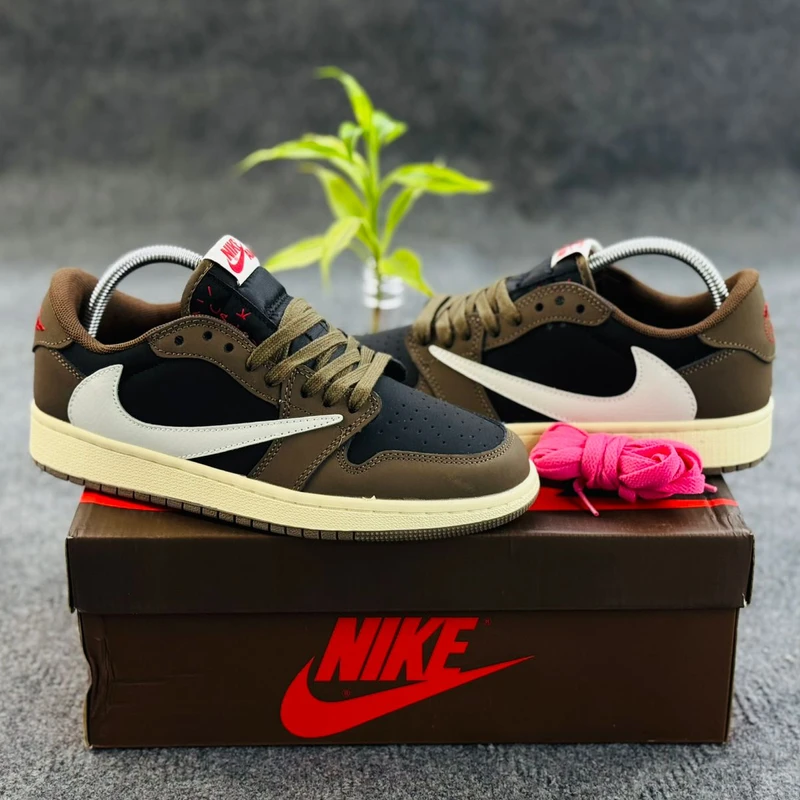 Jordan 1 Retro Low OG SP Travis Scott Mocha -