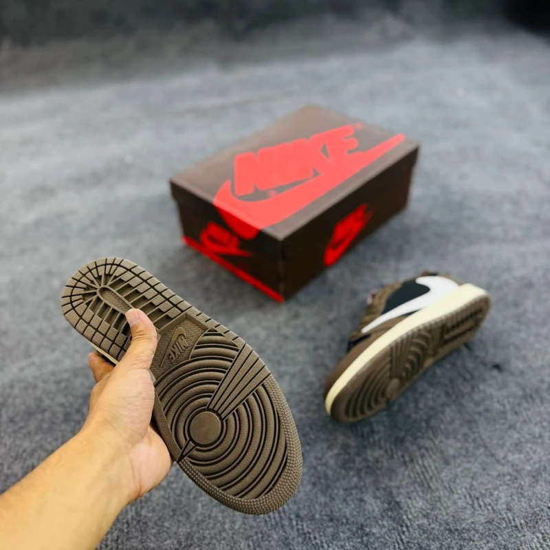 Jordan 1 Retro Low OG SP Travis Scott Mocha - - Image 4