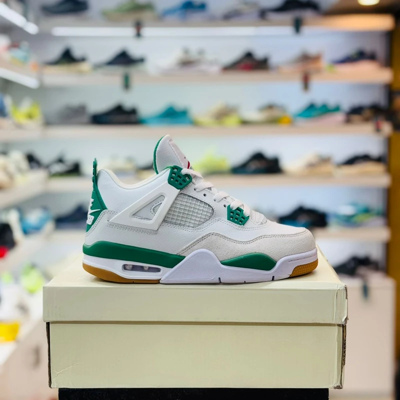Air Jordan 4 pine green