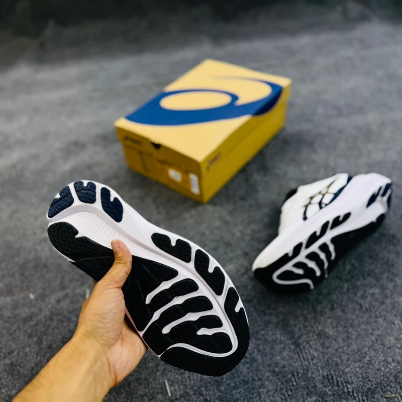 ASICS Gel Kayano 30 - Image 4