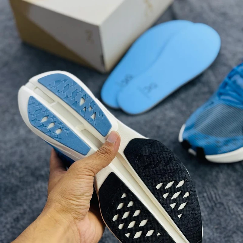 ON CLOUDEBOOM STRIKE - Image 4