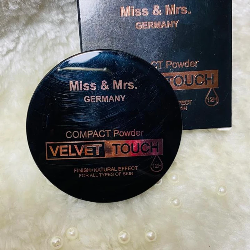 Miss & Mrs Compact Powder