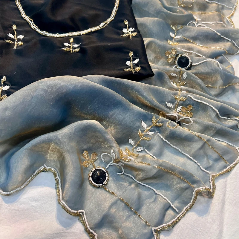 Dual toned satin saree - Thumbnail 4