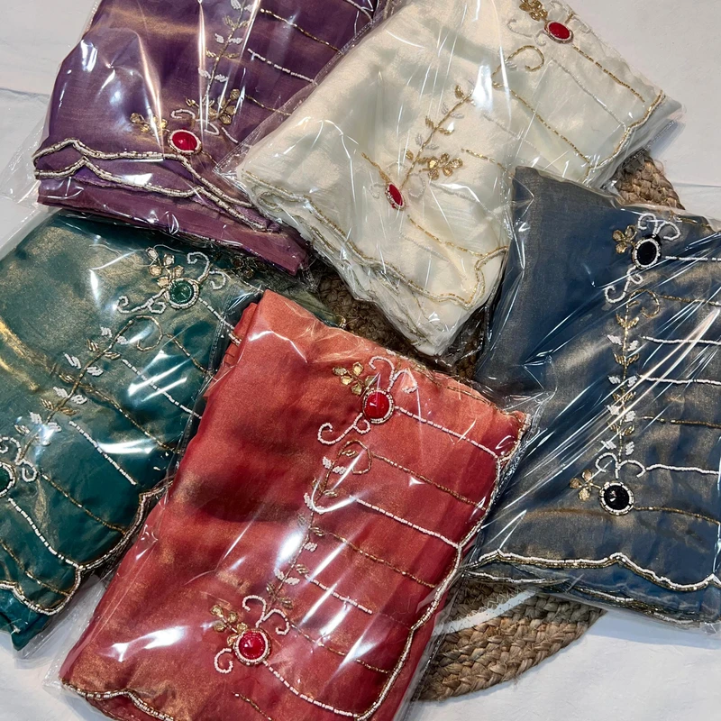 Dual toned satin saree - Thumbnail 5