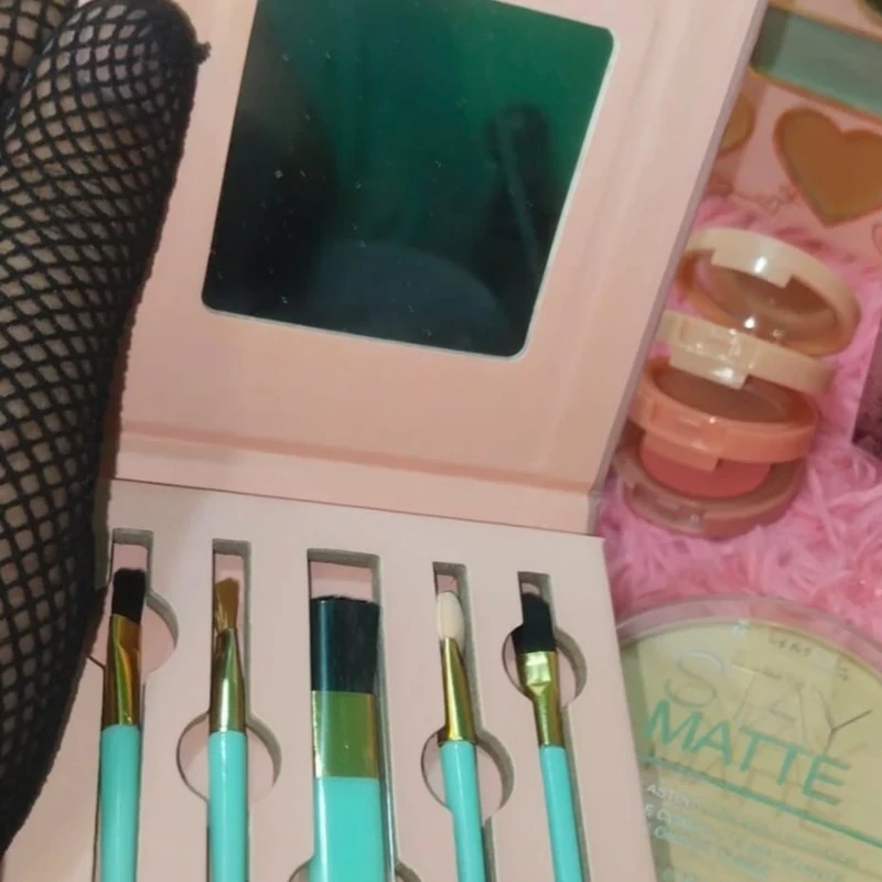 Glamorous Beauty Pro Makeup Combo ✨💄 - Image 3