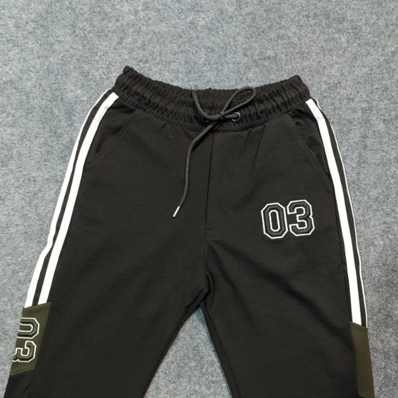 Men’s Relaxed Fit joggers in Black