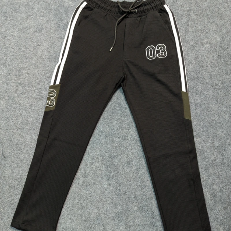 Men’s Relaxed Fit joggers in Black - Thumbnail 3