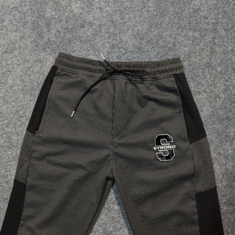 Men’s Relaxed Fit joggers in Black