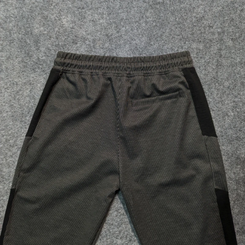 Men’s Relaxed Fit joggers in Black - Thumbnail 4