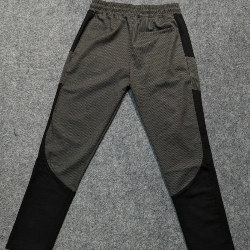 Men’s Relaxed Fit joggers in Black - Thumbnail 5