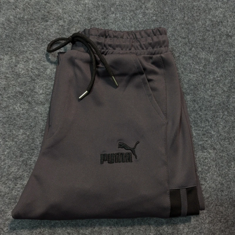 Men’s Relaxed Fit joggers in chai color