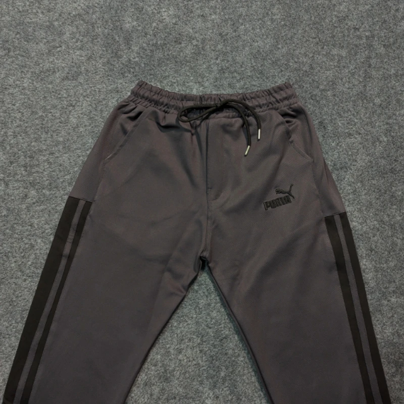 Men’s Relaxed Fit joggers in chai color