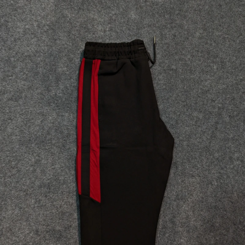 Men’s Relaxed Fit joggers in Black & Red