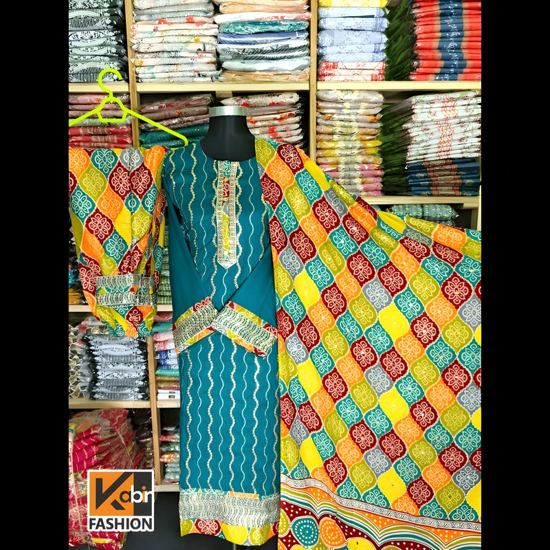 সিকুয়েন্স এম্ব্রয়ডারি করা আকর্ষণীয় পার্টি ড্রেস