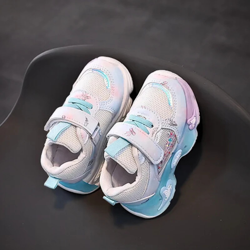 Children's Light Up Sport Shoes Mesh Lightweight Breathable Tennis Shoes Non Slip Luminous Casual Walking Shoes